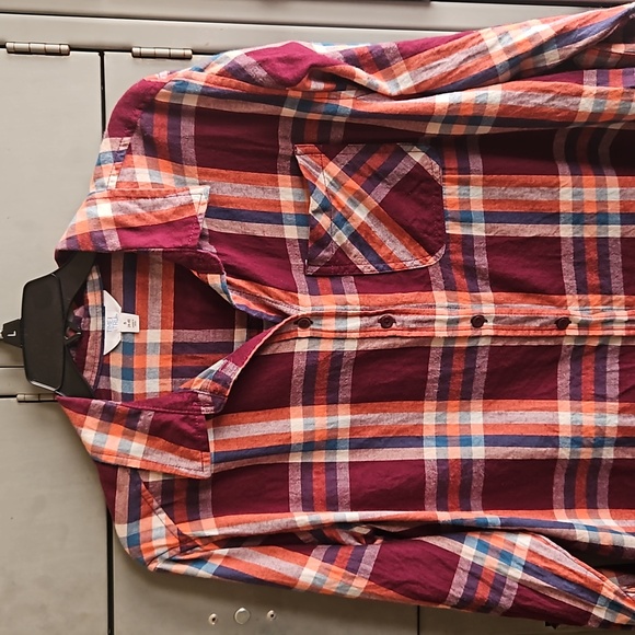 Ladies button down long sleeve flannel shirt ERROR on tag size see description - Picture 2 of 10